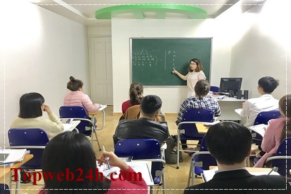 Giáo viên tốt sẽ tận tình dạy bạn cách học tiếng Hàn giao tiếp đúng