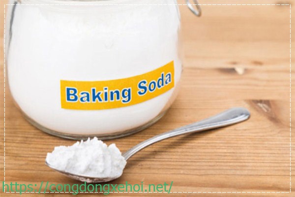 vệ sinh v&aacute;ch k&iacute;nh nh&agrave; tắm bằng baking soda